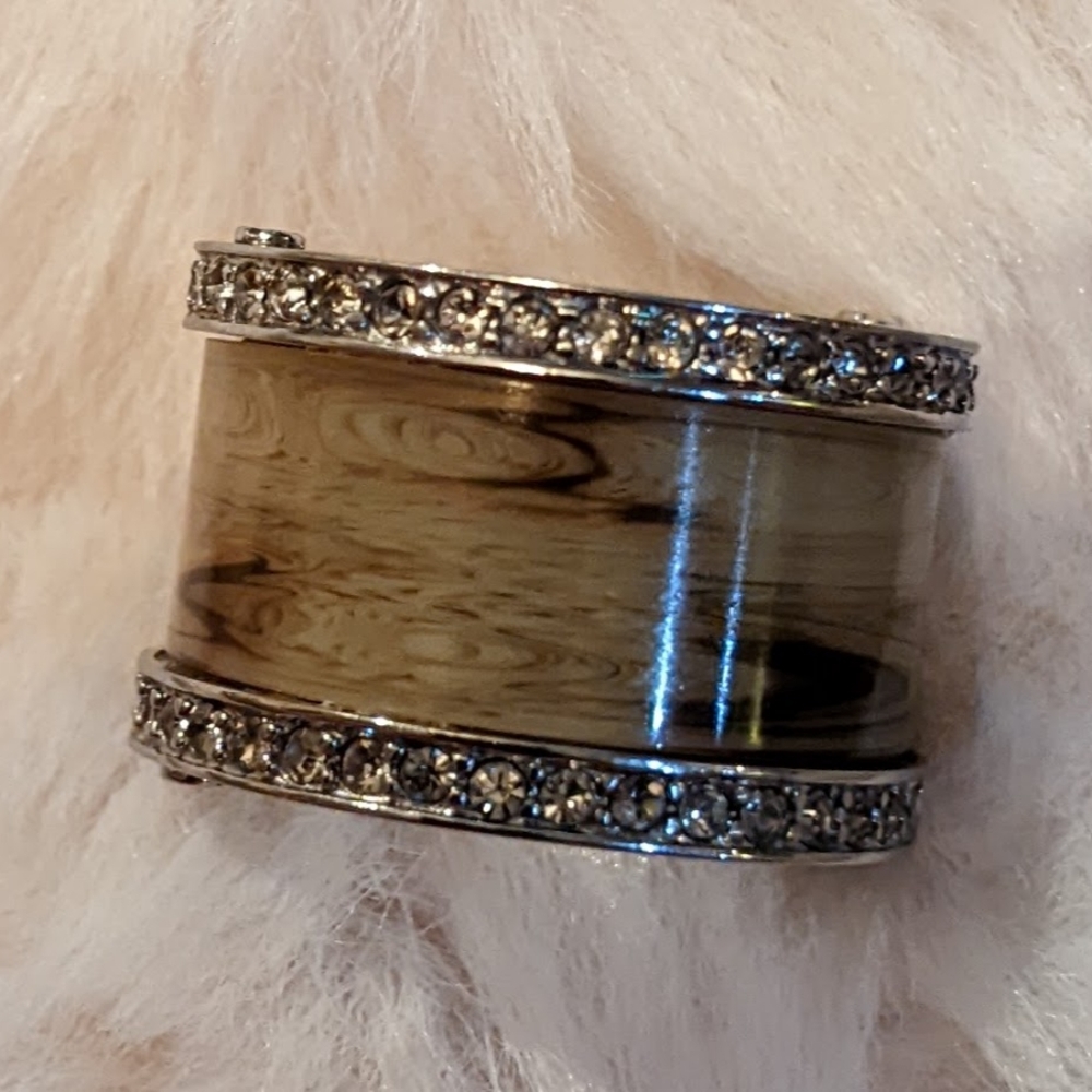 MICHAEL KORS SILVER TONE+BEIGE HORN CRYSTALS PAVE BARREL RING BAND SIZE (6)